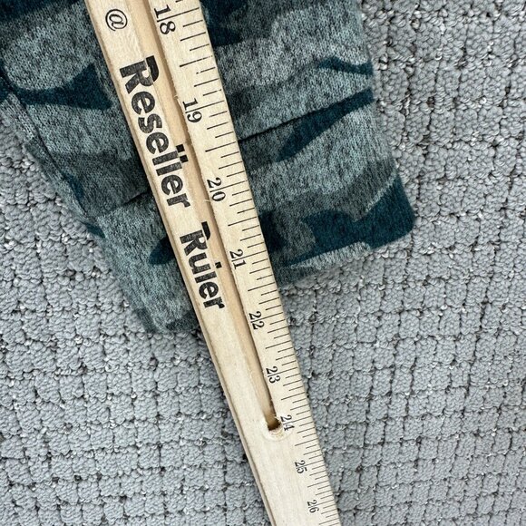 Carve Design Top Womens Size L Large Green Pullover Long Sleeve Camo V-Neck - Picture 7 of 9